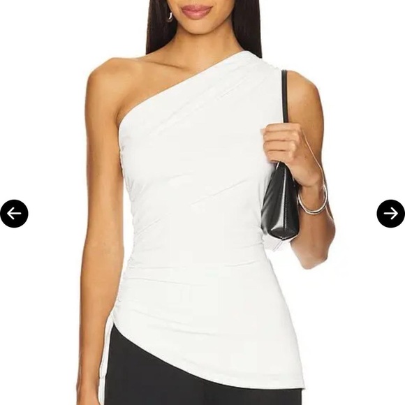 superdown Tops - Superdown Cream One-Shoulder Blouse